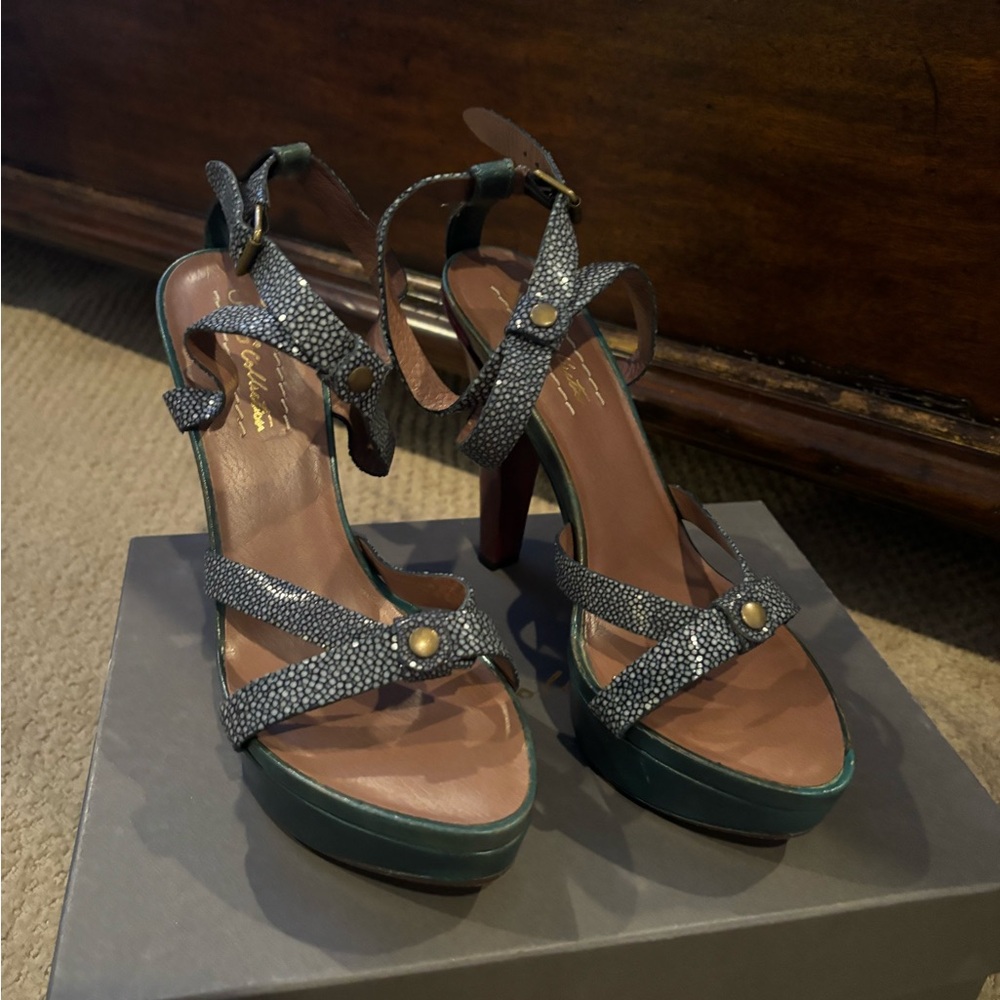 UGG Elegant Green Strappy Sandals